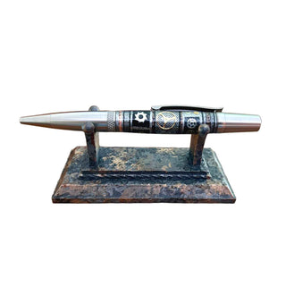 Hammered Iron 3D printed pen stand displaying a handcrafted ballpoint pen.